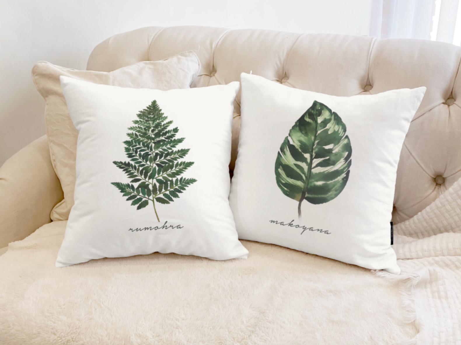 Palm Leaf Makoyana decorative cushion with double-sided design, showcasing high-quality microfiber fabric.