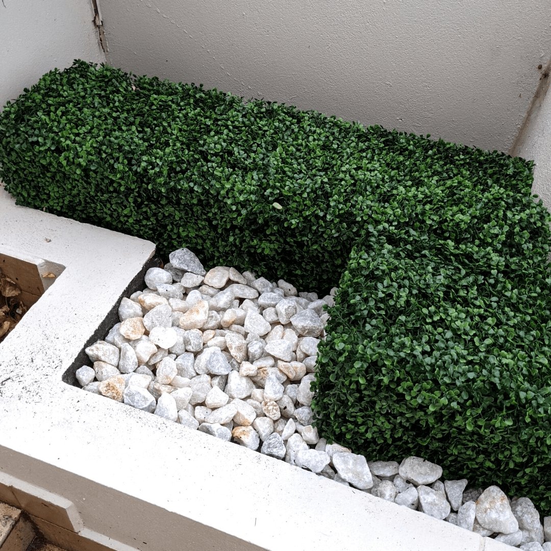 Portable Artificial Boxwood Hedge, 25cm high and 100cm long, showcasing lush green foliage, ideal for indoor and outdoor decoration.