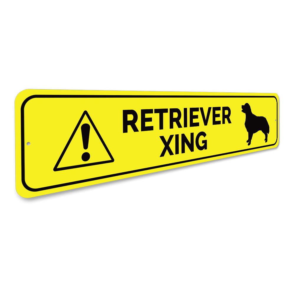 Retriever Crossing Sign made of high-quality aluminum, featuring a decorative design suitable for indoor and outdoor use.