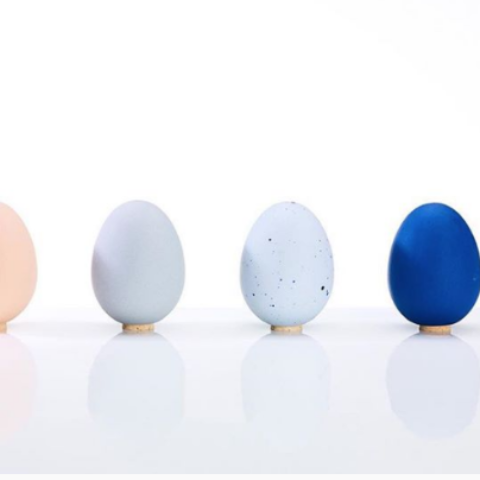 El Salt Shaker by DE INTUITIEFABRIEK, egg-shaped porcelain and cork design in multiple colors.