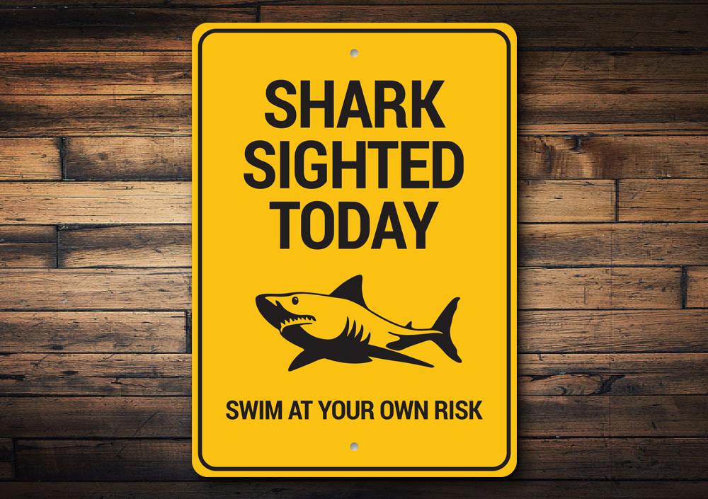 A decorative Shark Sighted Sign made of high-quality aluminum, featuring a vibrant design perfect for beach-themed decor.