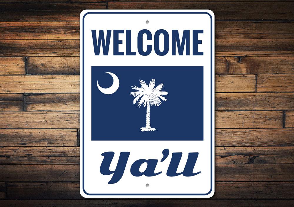 A decorative South Carolina Welcome Sign made of high-quality aluminum, featuring vibrant colors and a charming design, perfect for home decor.