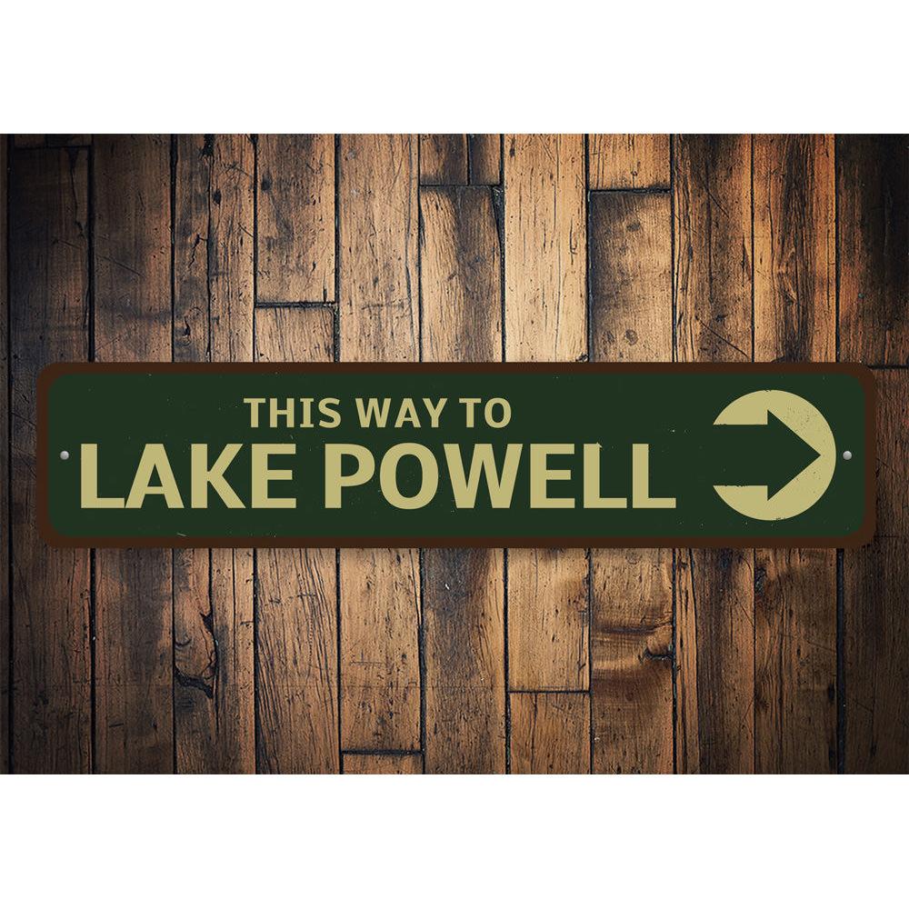 A decorative This Way To Lake Sign made of high-quality aluminum, featuring customizable text, ideal for lakehouse decor.