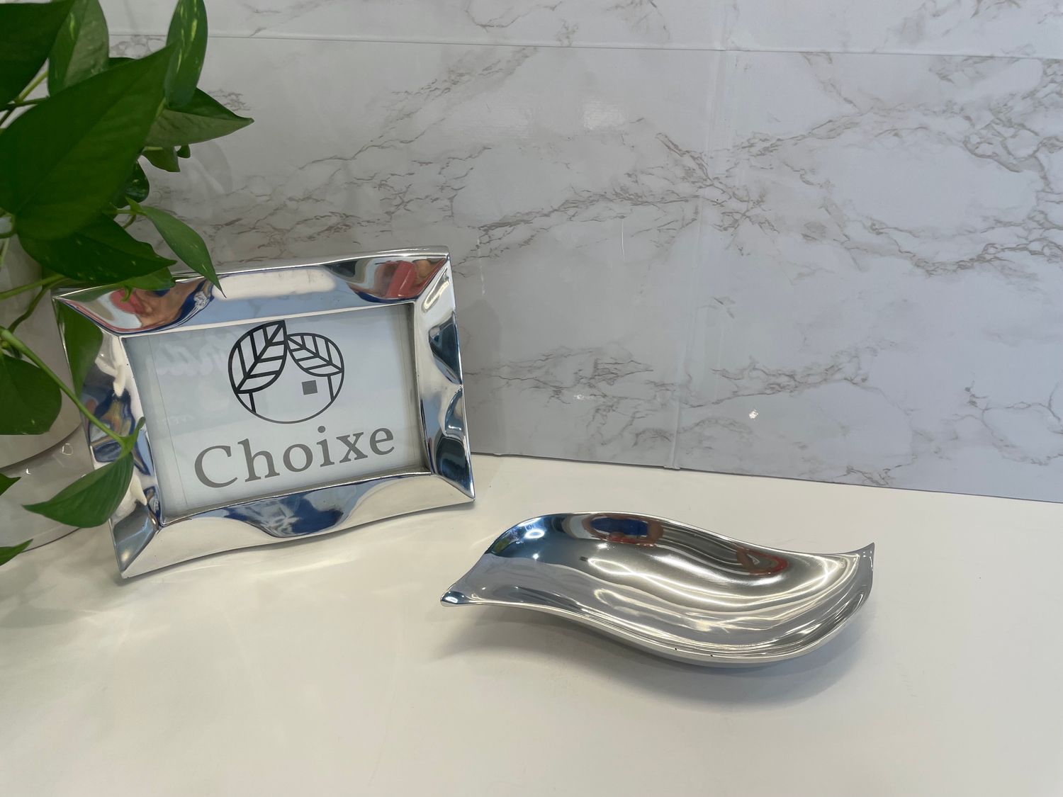 Choixe Wavy Snack Bowl made from recycled aluminum, featuring a unique wavy design, perfect for serving snacks and enhancing modern decor.