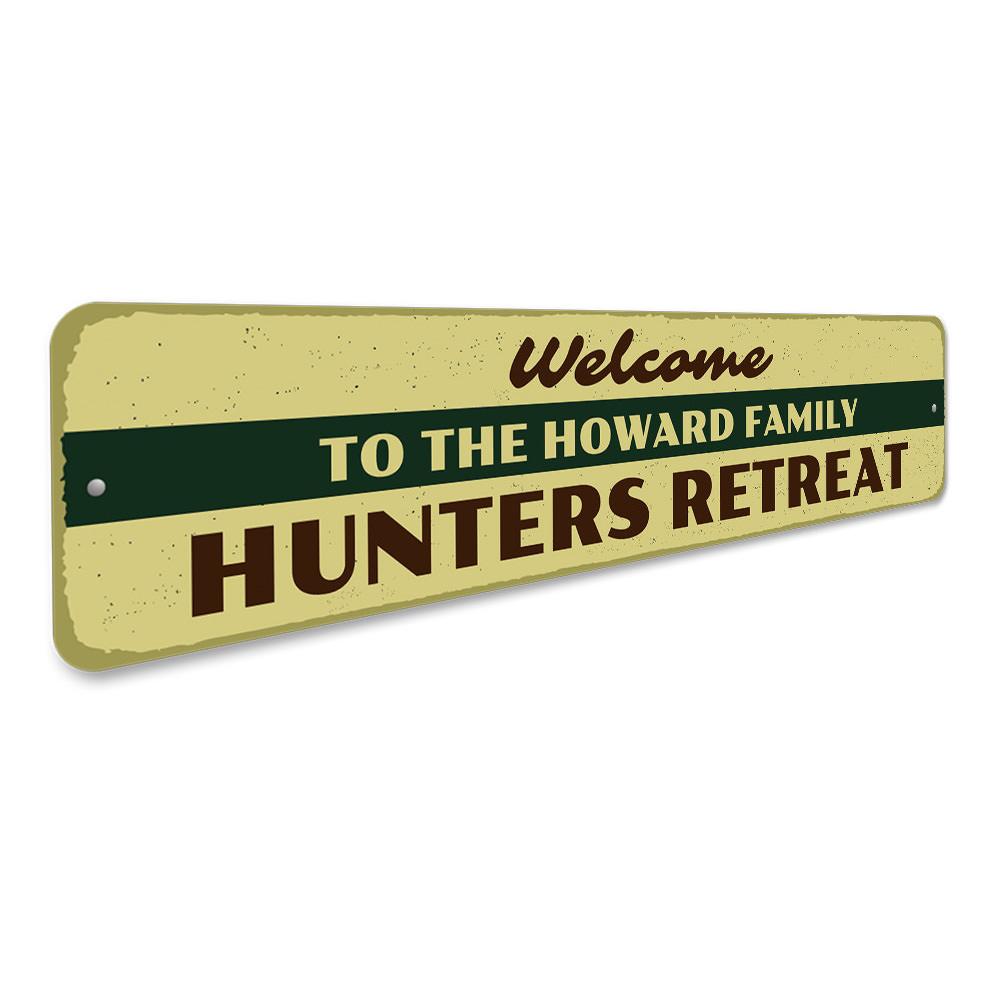 Welcome Hunters Retreat Sign made of high-quality aluminum, featuring customizable text and pre-drilled holes for easy mounting.