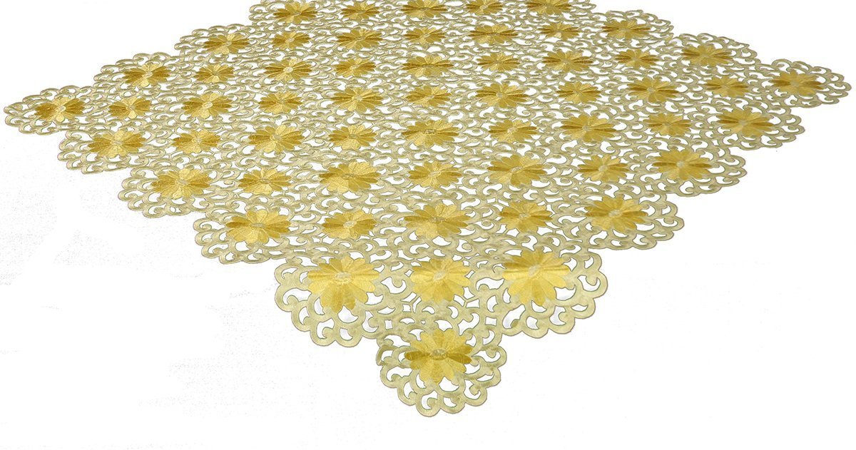 XD10183 Daisy Splendor Table Topper featuring intricate cutwork and daisy embroidery, perfect for elegant dining settings.