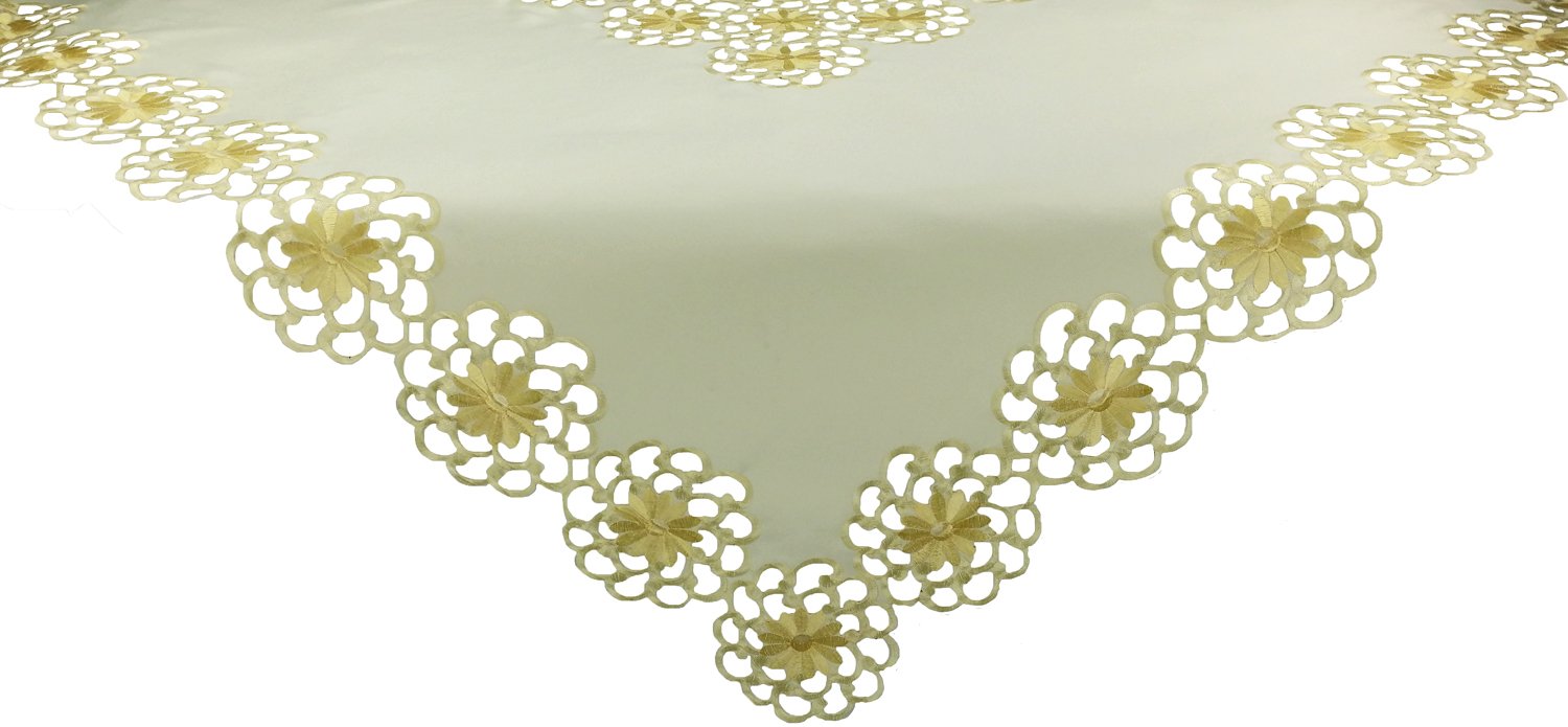 XD10183 Daisy Splendor Table Topper featuring intricate cutwork and daisy embroidery, perfect for elegant dining settings.