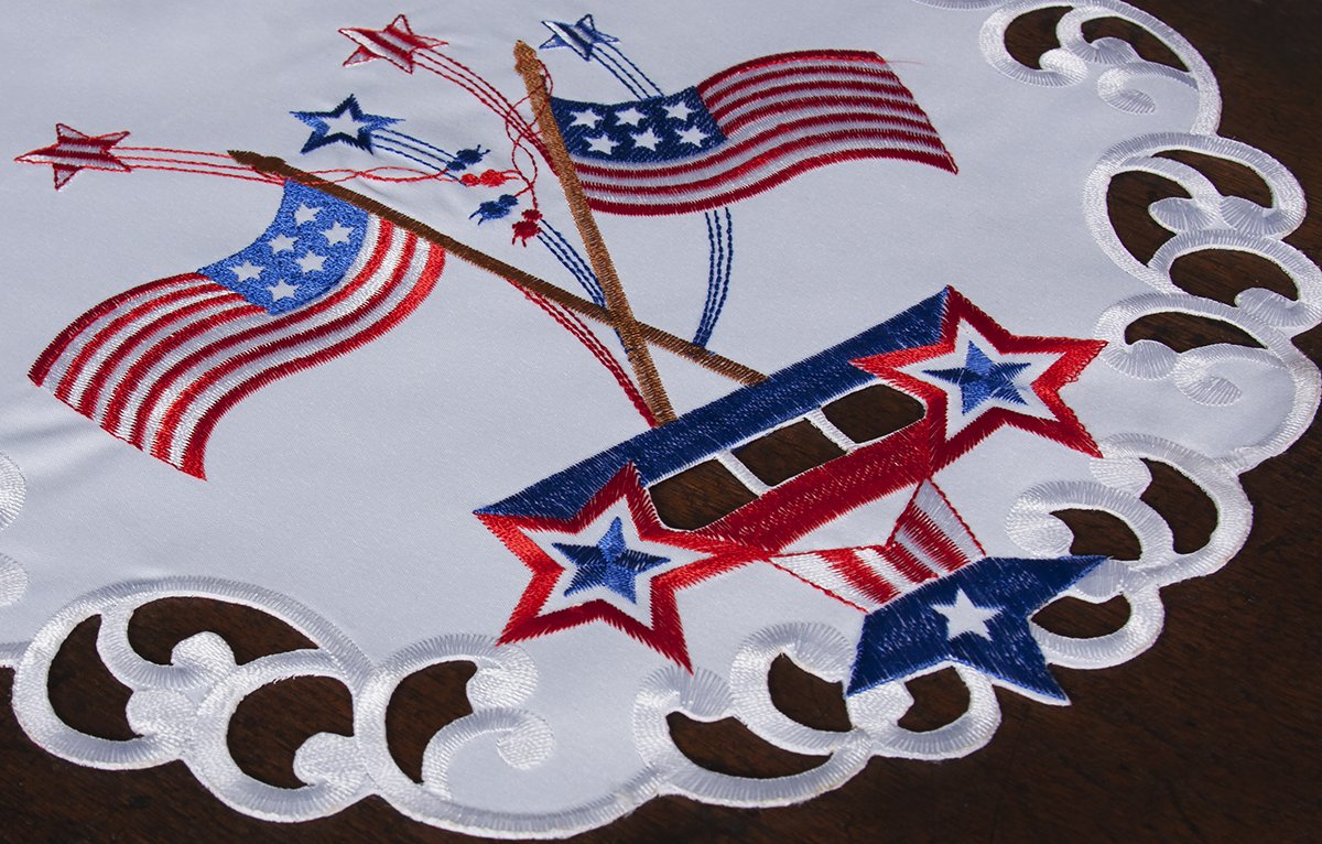 Set of 4 round placemats featuring American flags and shooting star fireworks designs, perfect for patriotic celebrations.