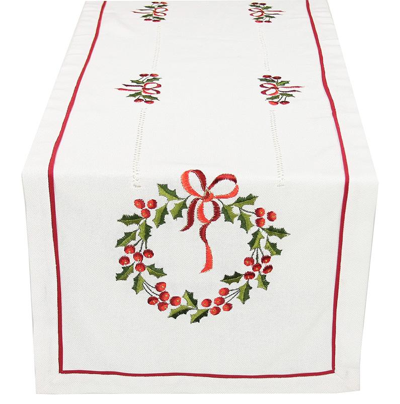 XD68022 Country Wreath Table Runner featuring holly leaves and berries embroidery on a festive design, perfect for Christmas decor.