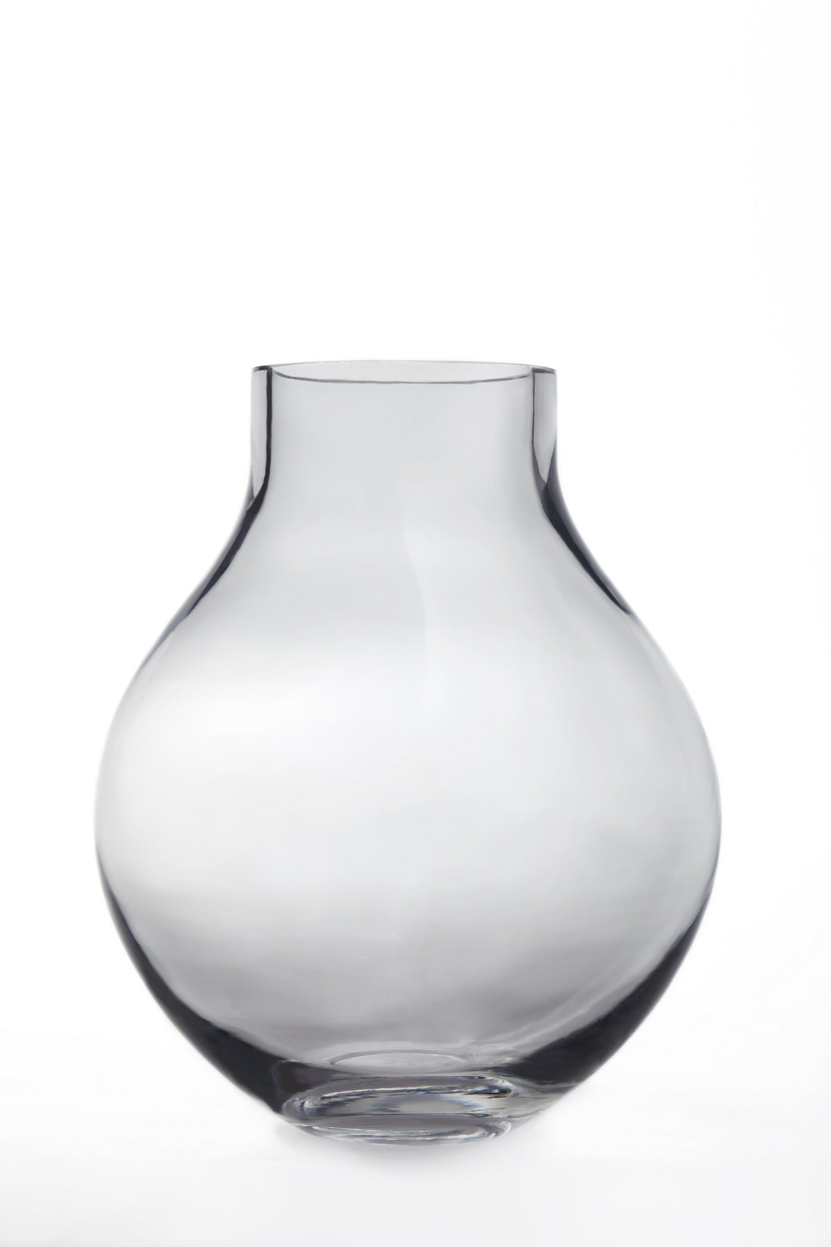 XL glass vase in bulb shape, 36cm tall, made of 9mm thick crystal clear glass, showcasing elegant curves and a luxurious design.