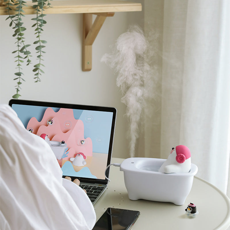 Creative Air Humidifier in polar bear design, showcasing a USB connection and large water tank.