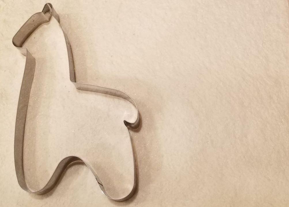 Alpaca Cookie Cutter in various sizes, made from cook-safe metal, perfect for baking fun alpaca-shaped cookies.