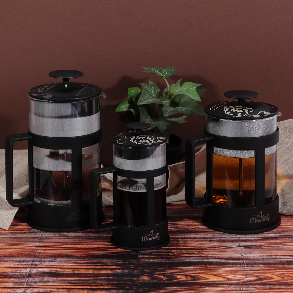 Any Morning FY04 French Press Kaffeebereiter in Schwarz mit 800 ml Kapazität, aus robustem Kunststoff und Edelstahl, ideal für Kaffee und Tee.