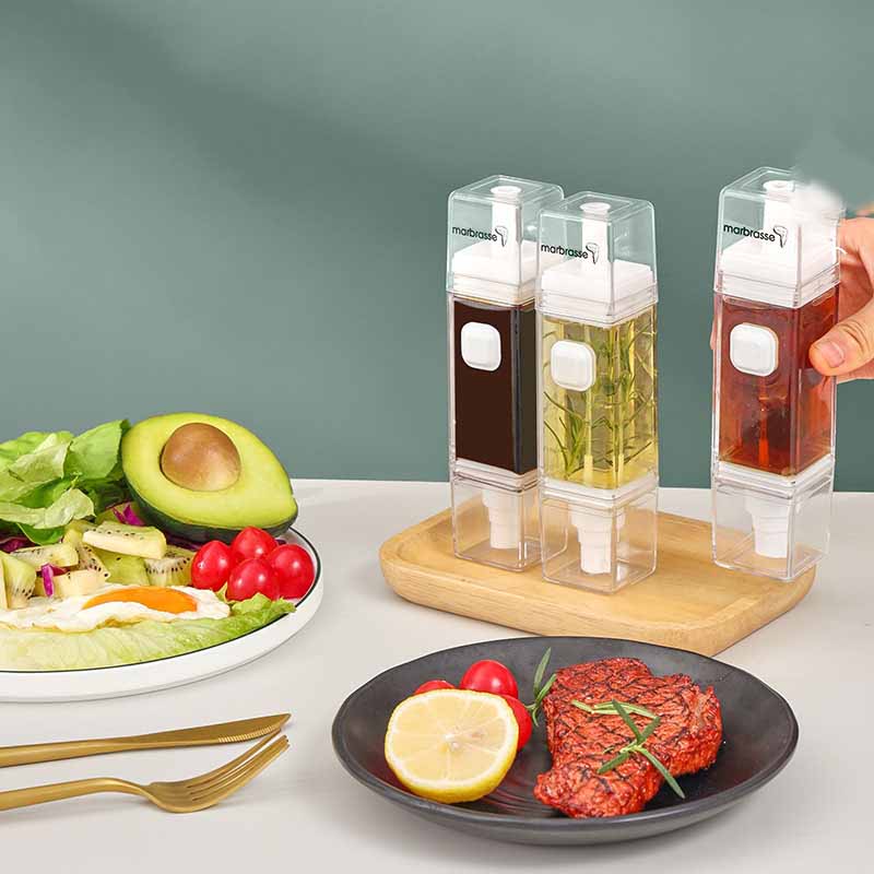 A transparent leak-proof oil bottle made from Tritan, designed for kitchen use, showcasing its compact size and sleek design.