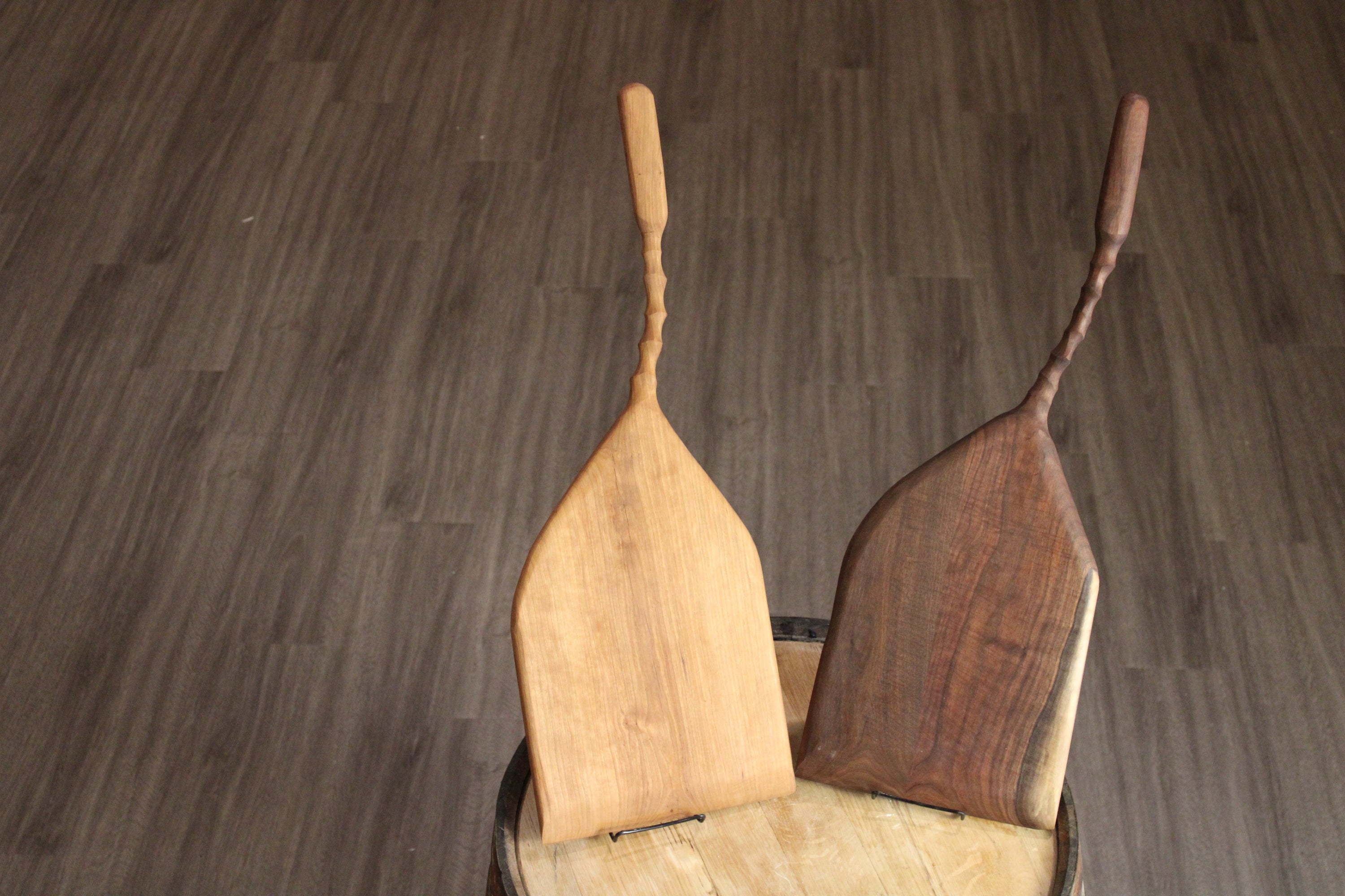 10" long handle curvy pizza peel made from Dark Walnut or Cherry wood, featuring a tapered end for easy pizza transfer.