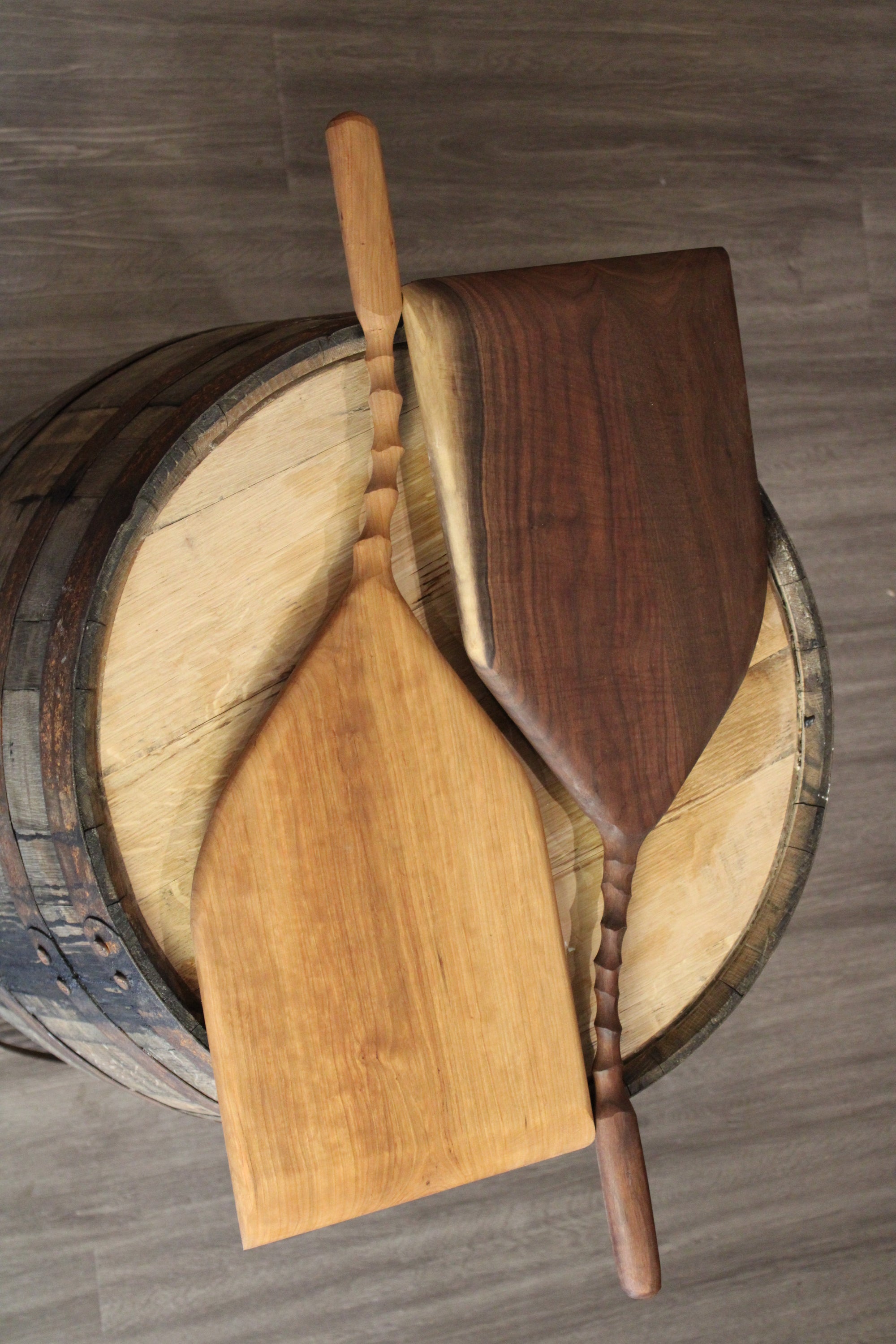 10" long handle curvy pizza peel made from Dark Walnut or Cherry wood, featuring a tapered end for easy pizza transfer.