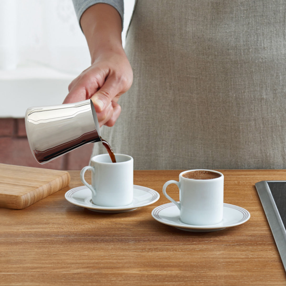 Serenk Türkische Kaffeekanne Set aus Edelstahl mit Bakelit-Griffen, elegant und funktional.