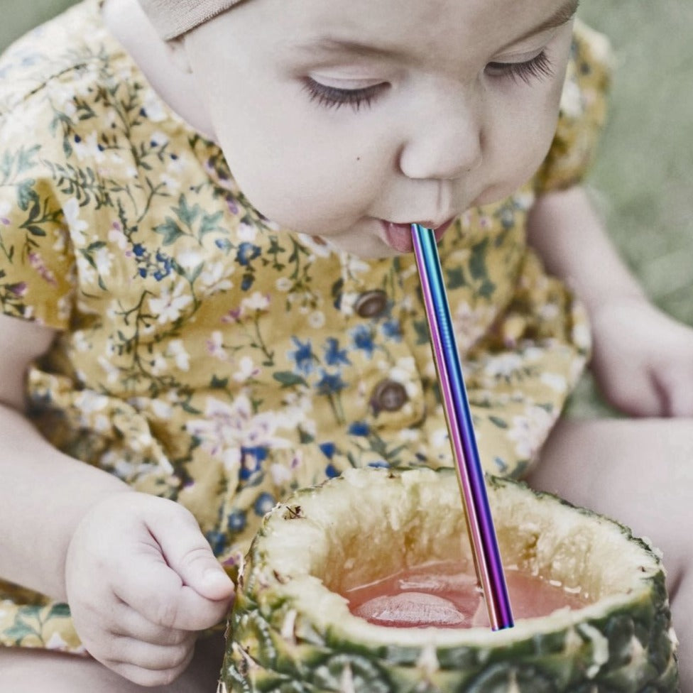 Sweetie Set featuring eco-friendly metal straws in a stylish cotton linen drawstring bag, perfect for drinks.