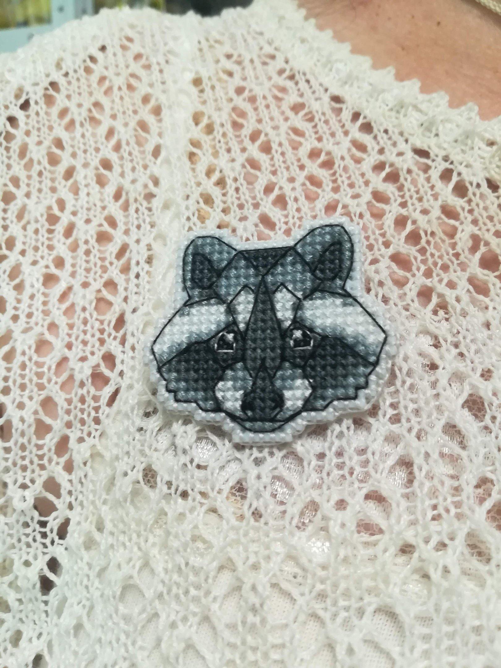 Badge-racoon 1094 Plastic Canvas Counted Cross Stitch Kit featuring colorful threads and Aida canvas.