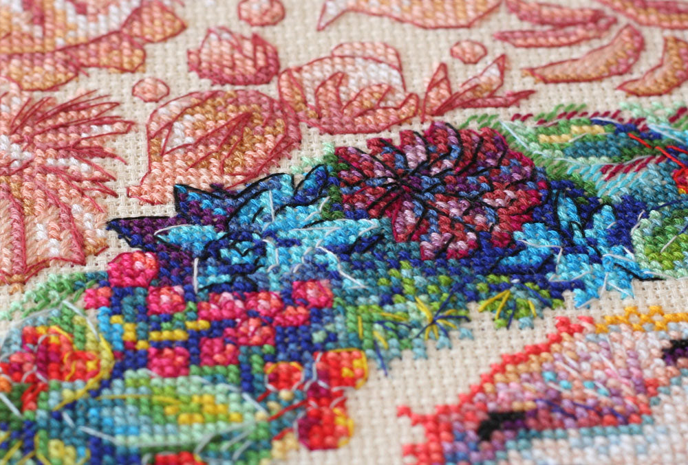 Berry Sweet Cross-stitch Kit AH-076 featuring 100% cotton canvas, 49 vibrant floss colors, and multilingual instructions.