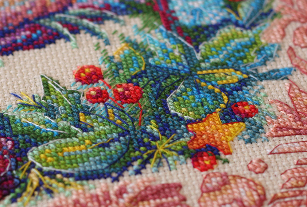 Berry Sweet Cross-stitch Kit AH-076 featuring 100% cotton canvas, 49 vibrant floss colors, and multilingual instructions.