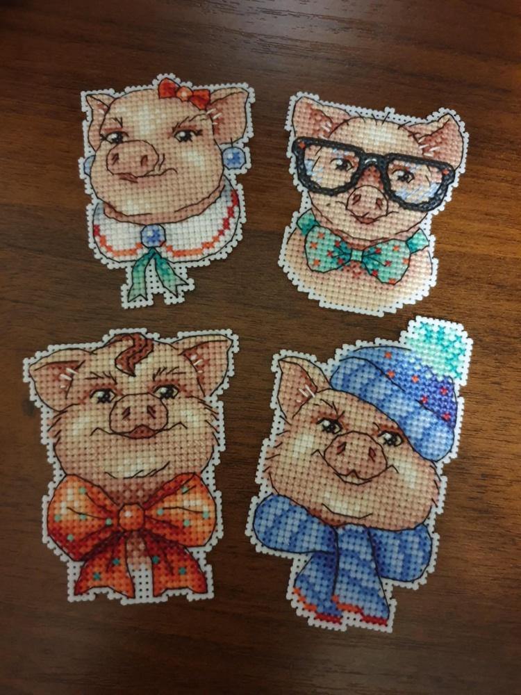 Cute Piggies P-279 / SR-279 Plastic Canvas Counted Cross Stitch Kit with colorful threads and plastic canvas for DIY fridge magnets.