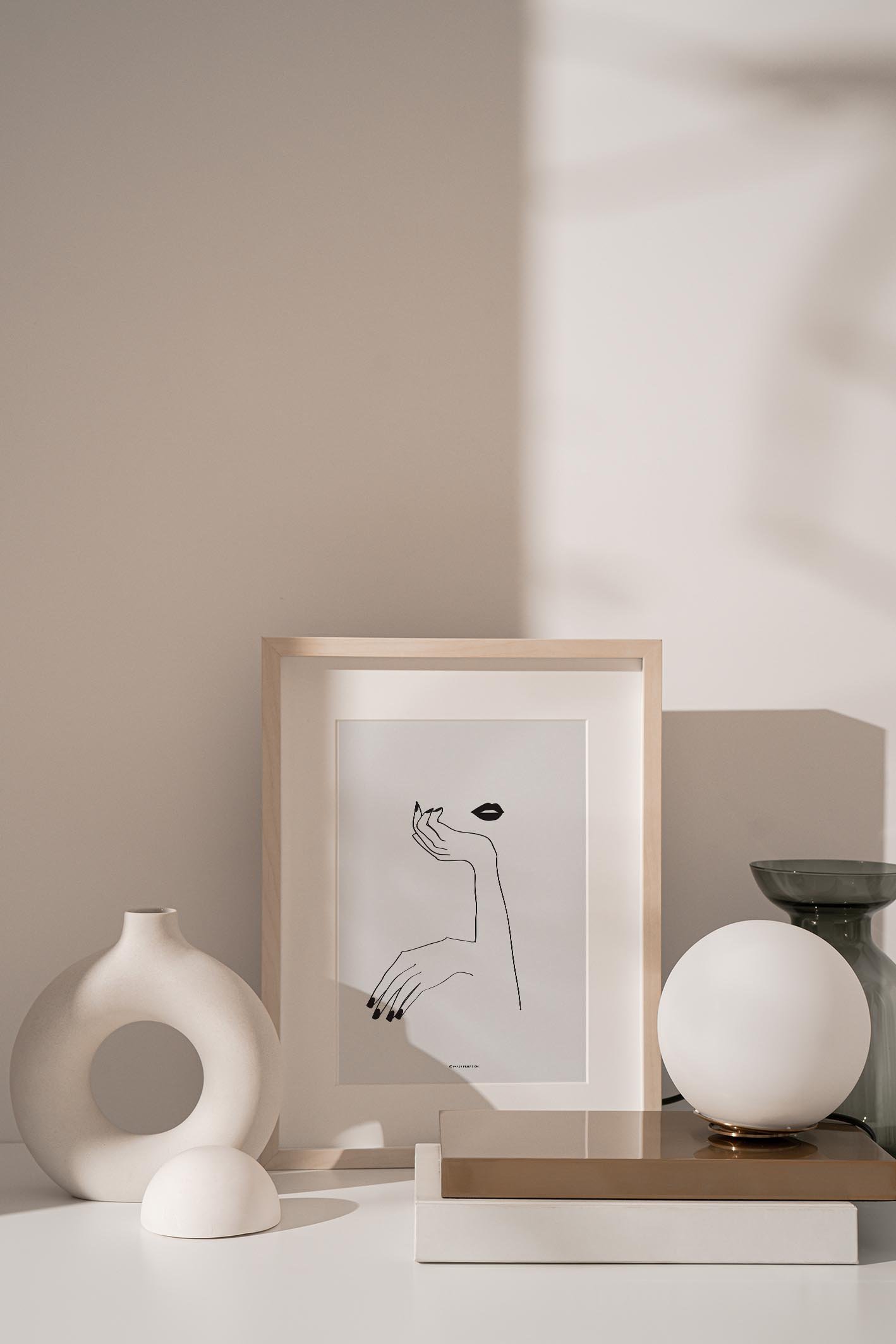 Femme (Blanc) art print showcasing elegant design on high-quality stock.