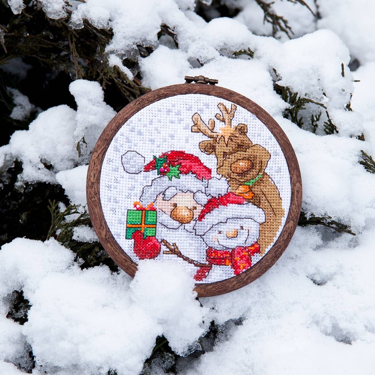 M-504C Counted Cross Stitch Kit featuring colorful Madeira floss, Aida fabric, and Preciosa beads for festive holiday crafting.