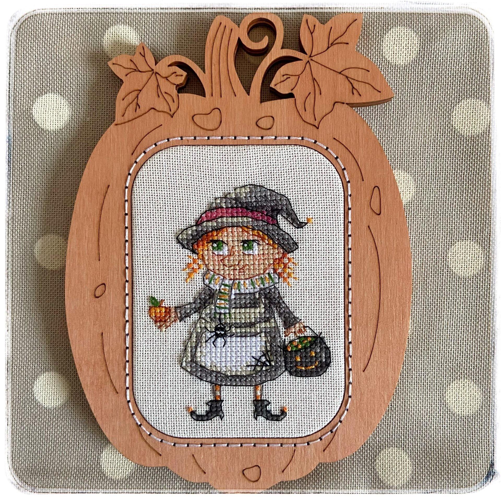 Pumpkin DI-03/08 Cross-Stitch Frame, handmade wooden frame with elegant design, perfect for displaying cross-stitch artwork.