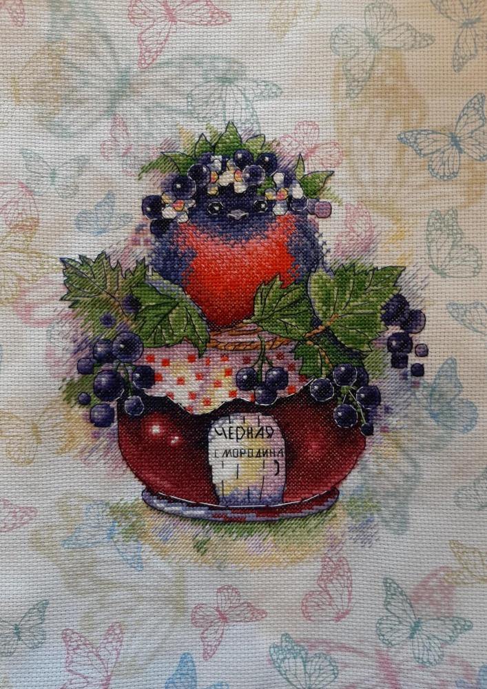 Singing Currant SM-394 Counted Cross Stitch Kit featuring 14 count AIDA canvas, 23 colorful threads, and a monochrome chart.