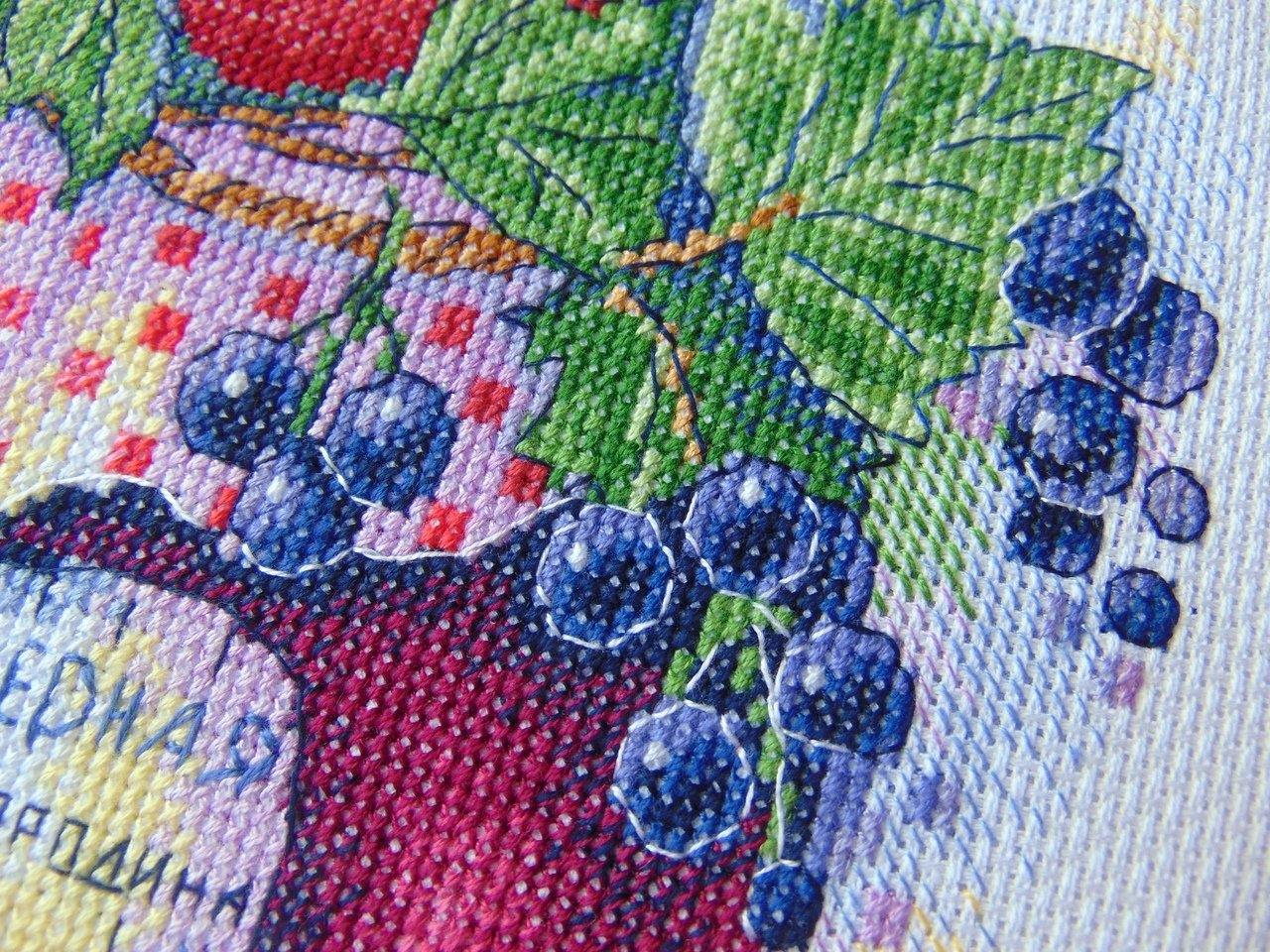 Singing Currant SM-394 Counted Cross Stitch Kit featuring 14 count AIDA canvas, 23 colorful threads, and a monochrome chart.