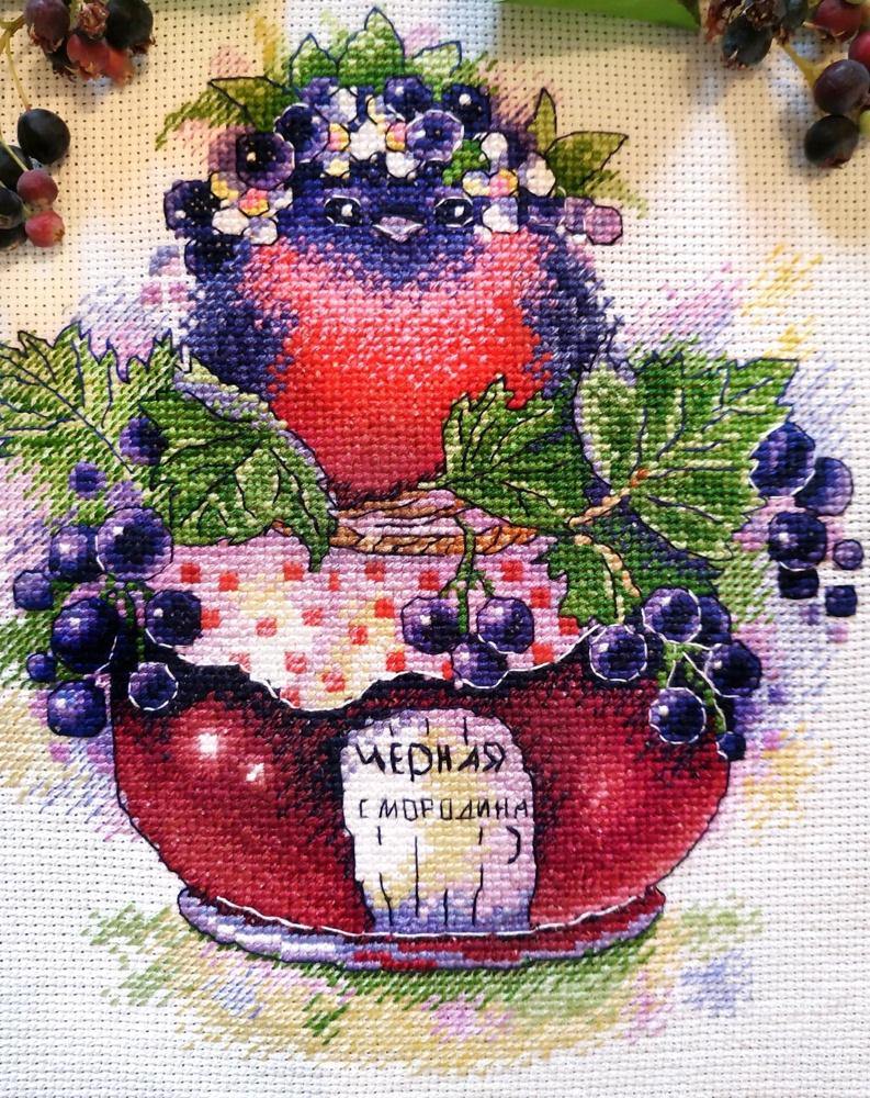 Singing Currant SM-394 Counted Cross Stitch Kit featuring 14 count AIDA canvas, 23 colorful threads, and a monochrome chart.