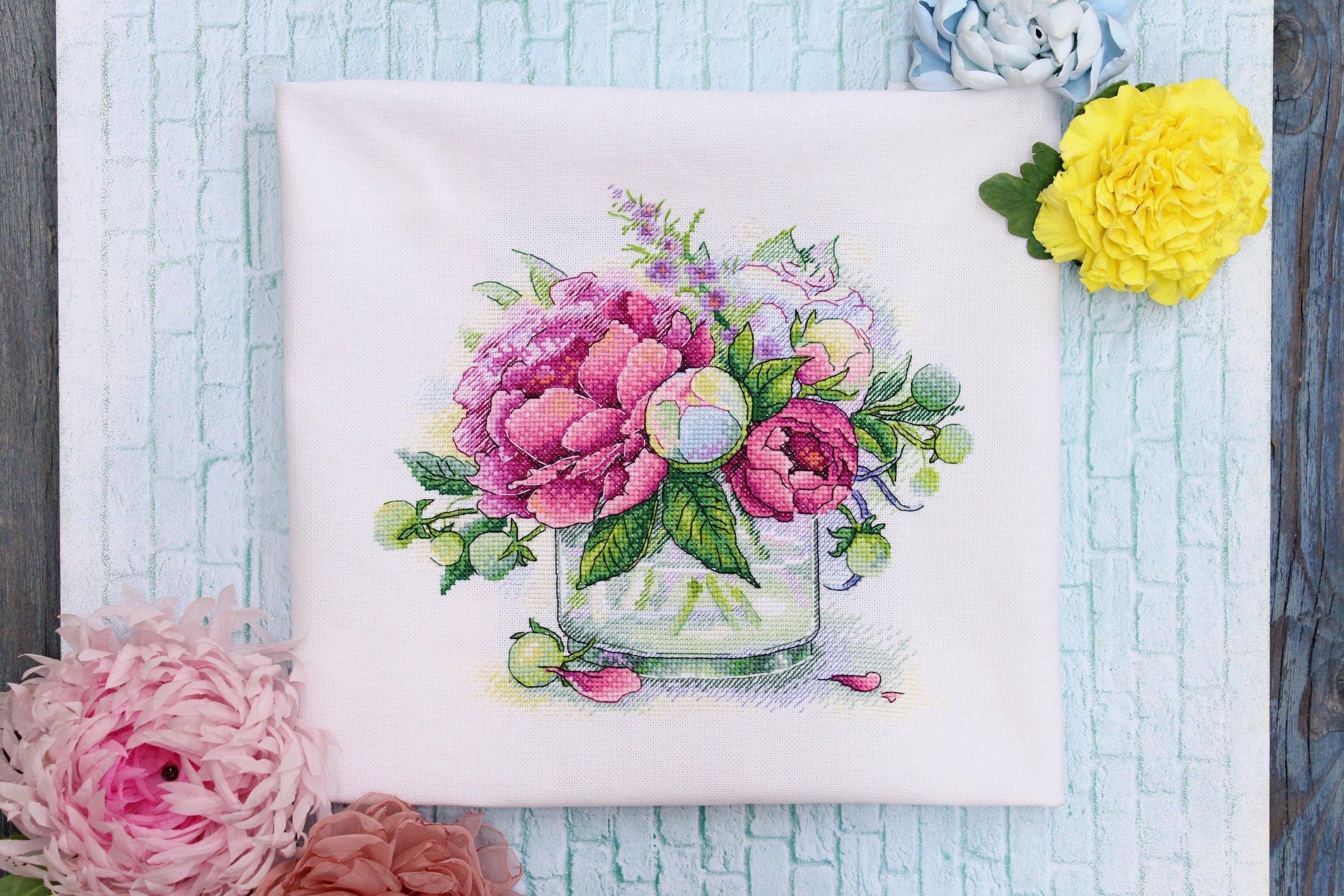 Tender Aroma SA-032 Cross-stitch kit featuring pink peonies in a vase, complete with canvas, threads, needle, and instructions.