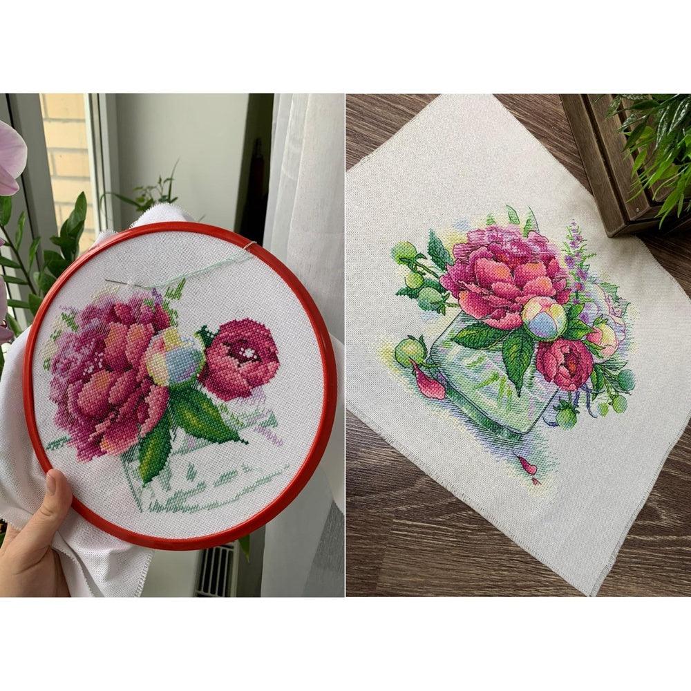 Tender Aroma SA-032 Cross-stitch kit featuring pink peonies in a vase, complete with canvas, threads, needle, and instructions.