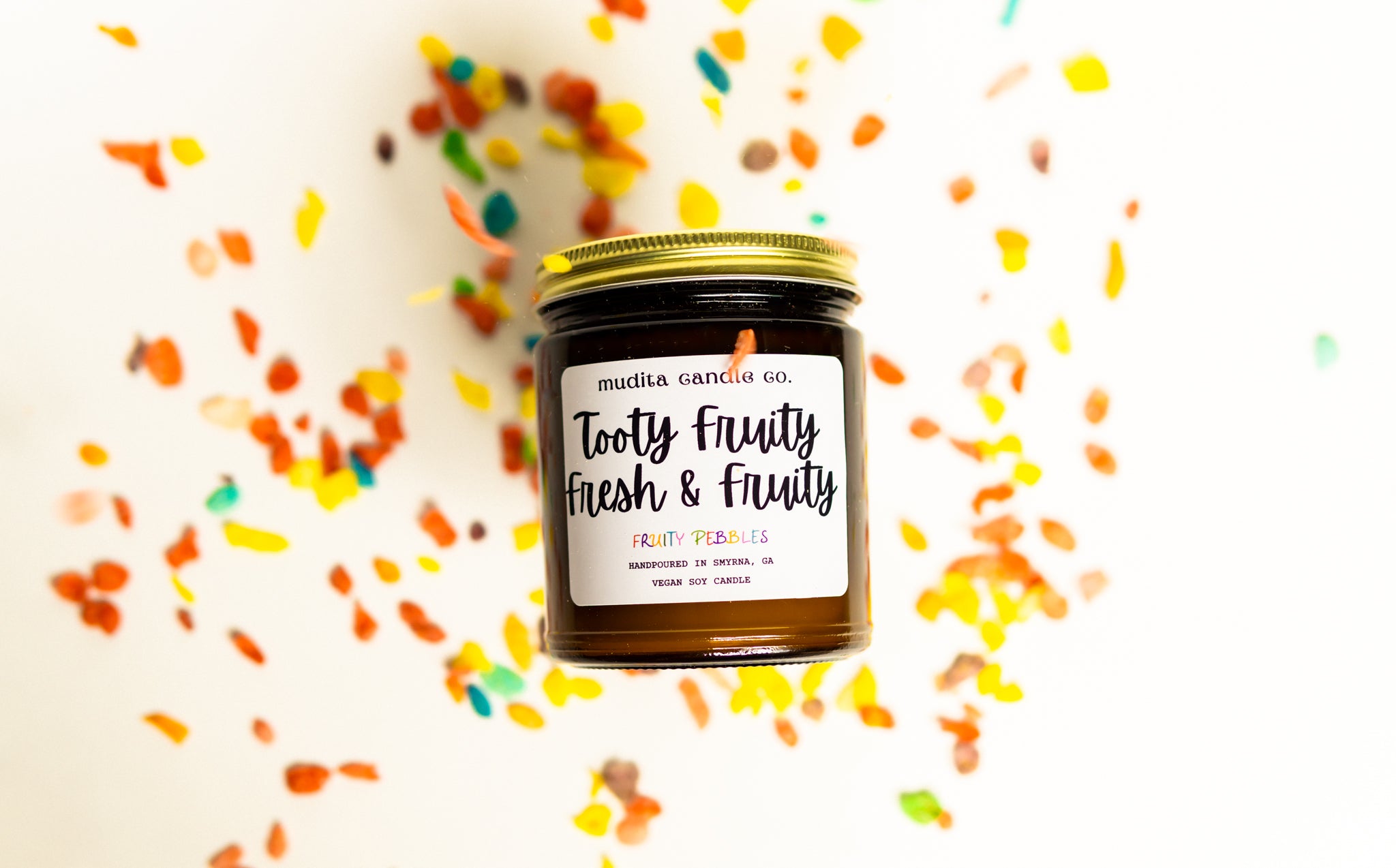 Totty Fruity Fresh & Fruity candle in amber glass jar with gold lid, showcasing vibrant fruity design.