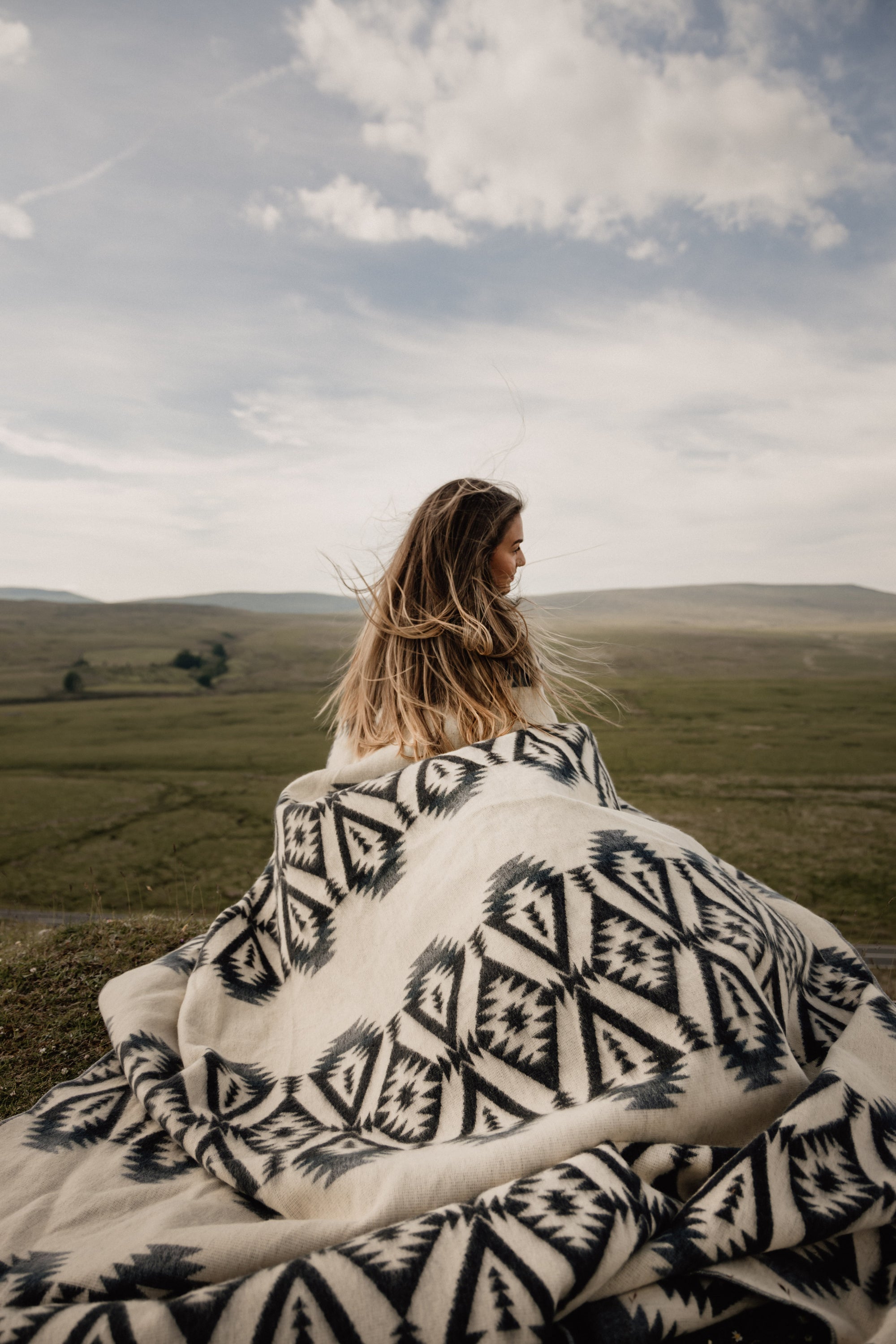 Quichua Blanket in greyscale, showcasing its soft texture and reversible design, handcrafted by Ecuadorian artisans.