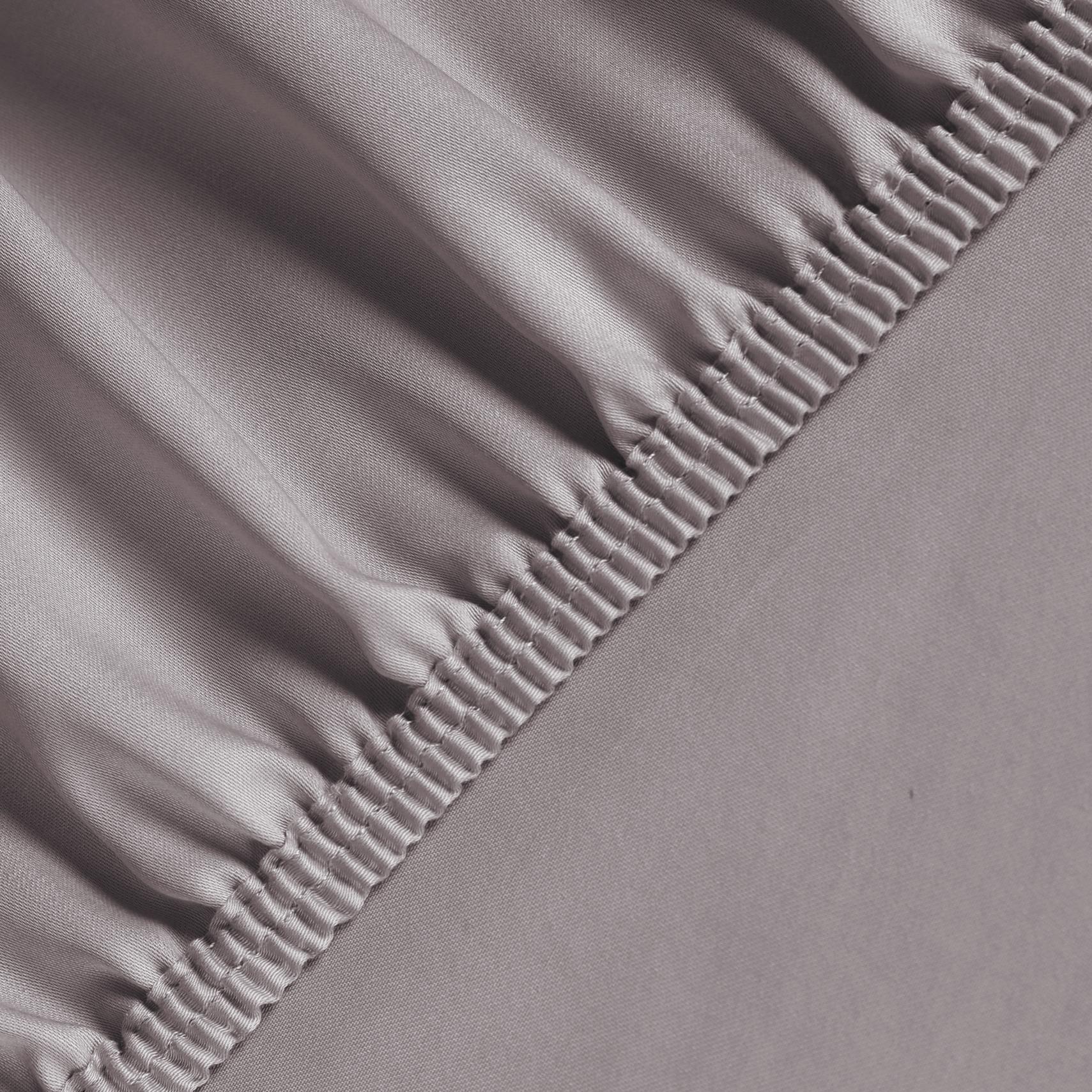 Silky Satin Fitted Sheet made from 100% long-pile cotton, showcasing its smooth texture and deep color.