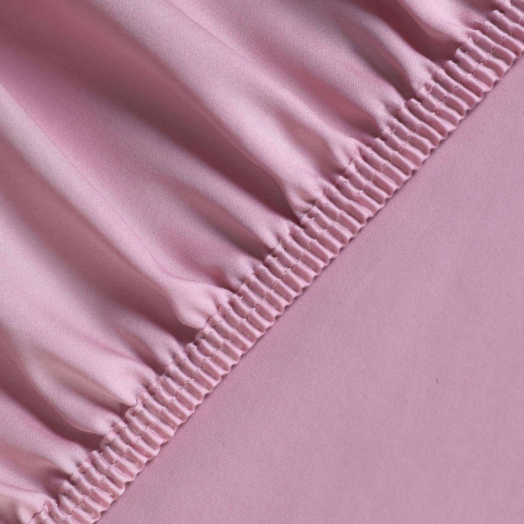 Silky Satin Fitted Sheet made from 100% long-pile cotton, showcasing its smooth texture and deep color.