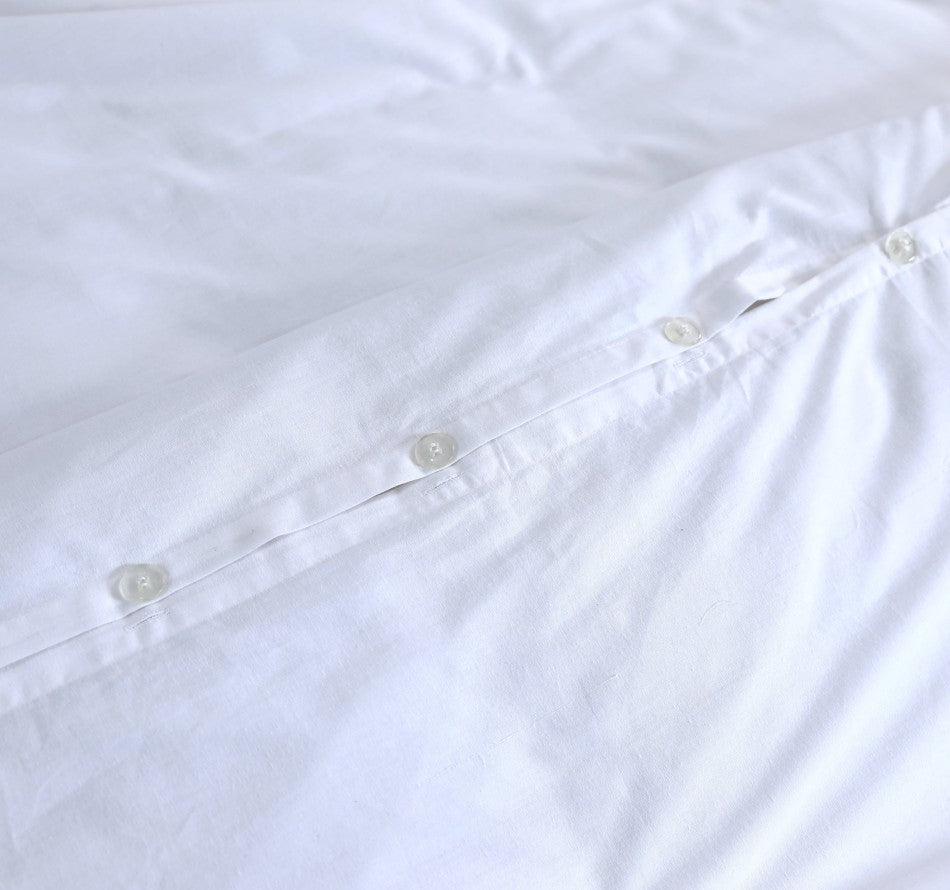 100% Egyptian Cotton Vintage Washed 500TC White Queen Quilt Cover Set featuring a soft, luxurious texture and elegant piped hem detailing on pillowcases.