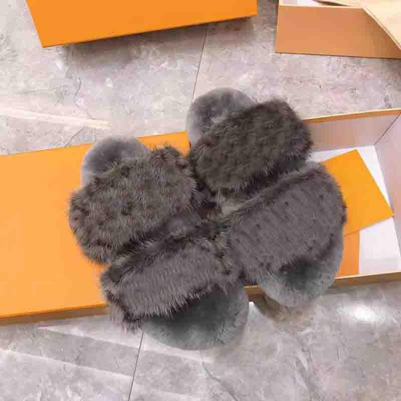 2021 designer women's plush slippers featuring a fluffy fur design, perfect for indoor and outdoor use.