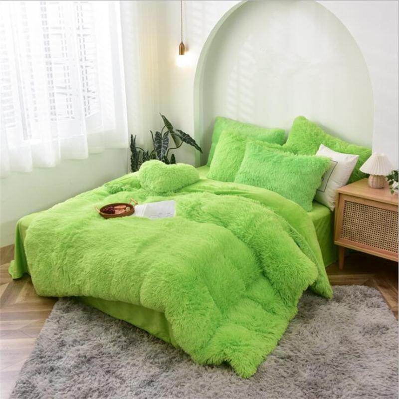 2021 Green Fleece Fabric Winter Bedding Set featuring thick mink velvet, includes duvet cover and pillowcases in a modern solid design.