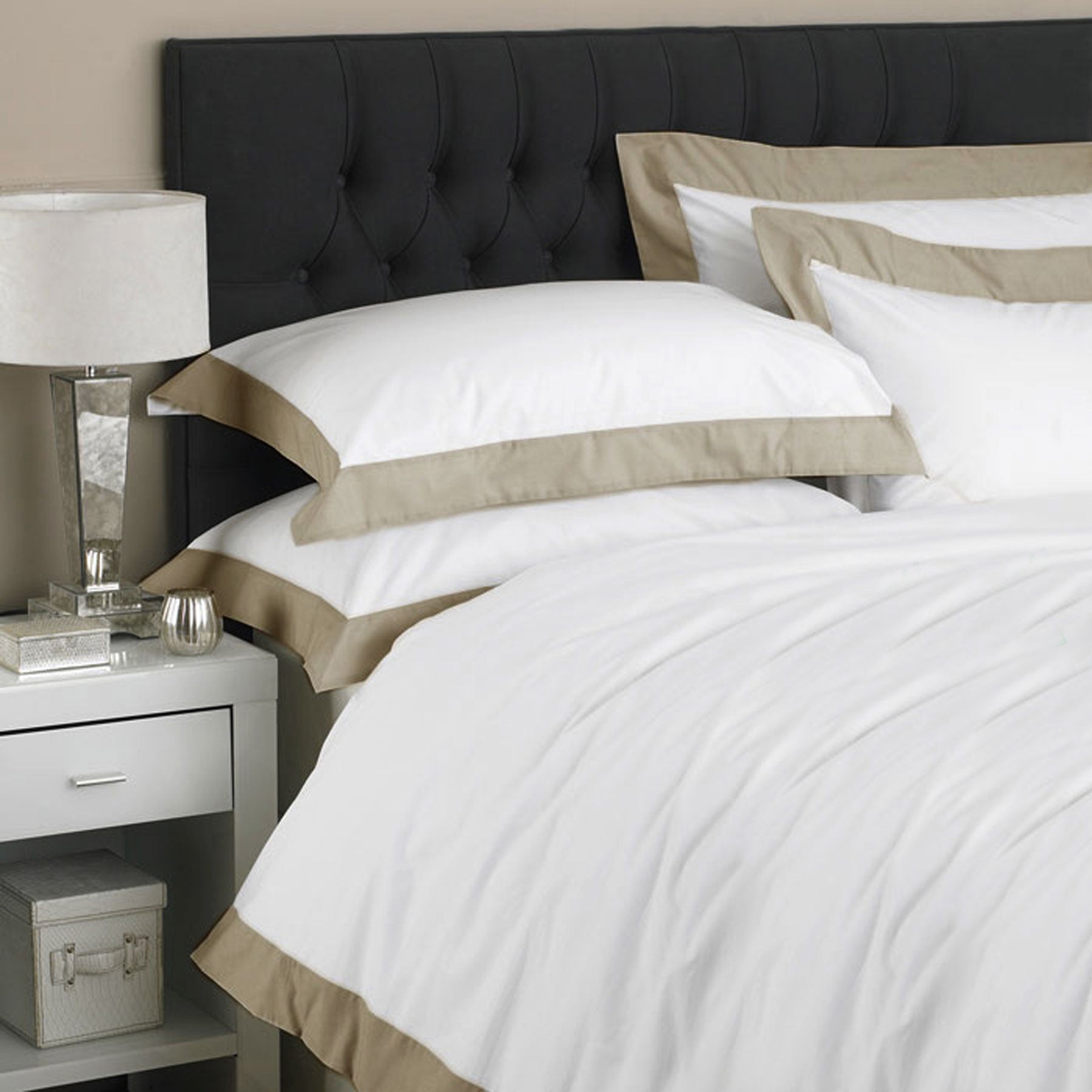 500TC Egyptian Cotton Quilt Cover Set in white and latte colors with mitred edge design, perfect for queen-sized beds.