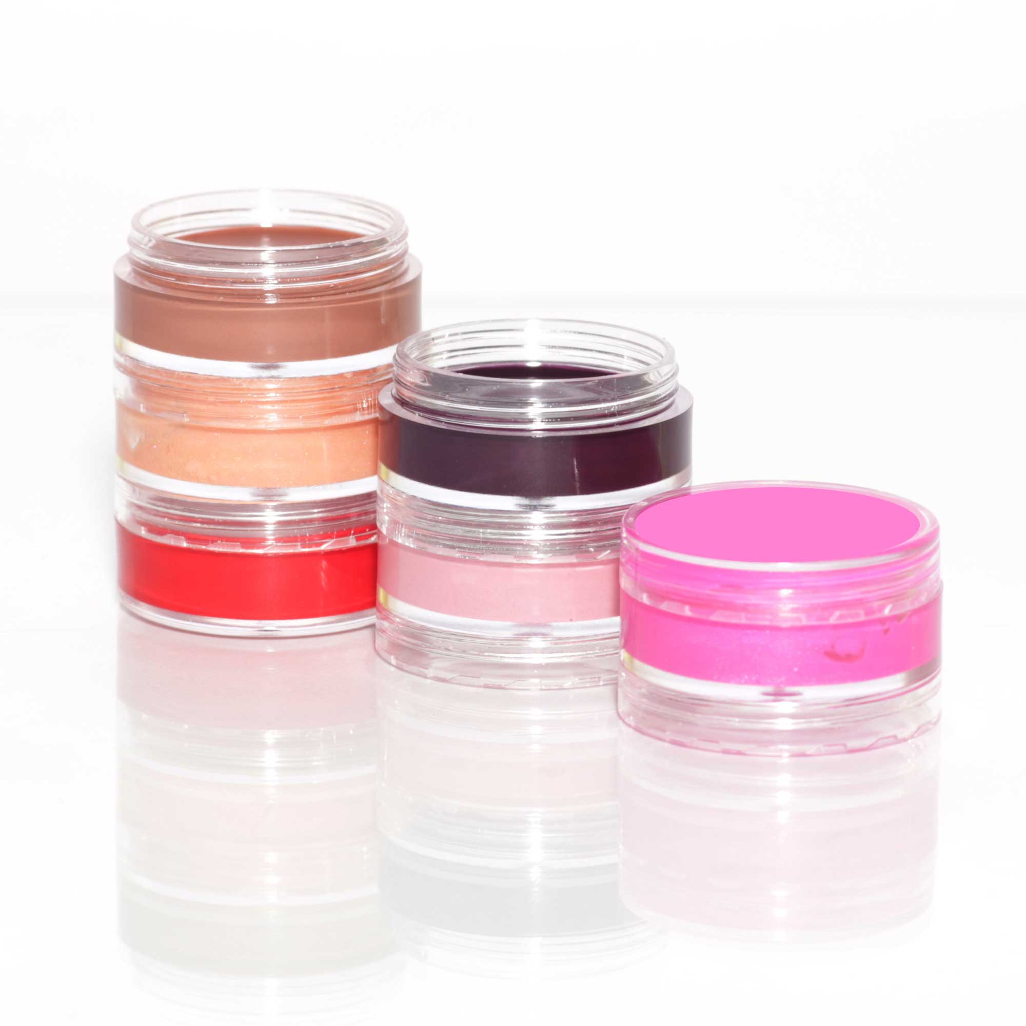 A set of 50 clear 3ml lip balm containers with lids, ideal for storing cosmetics and creams.