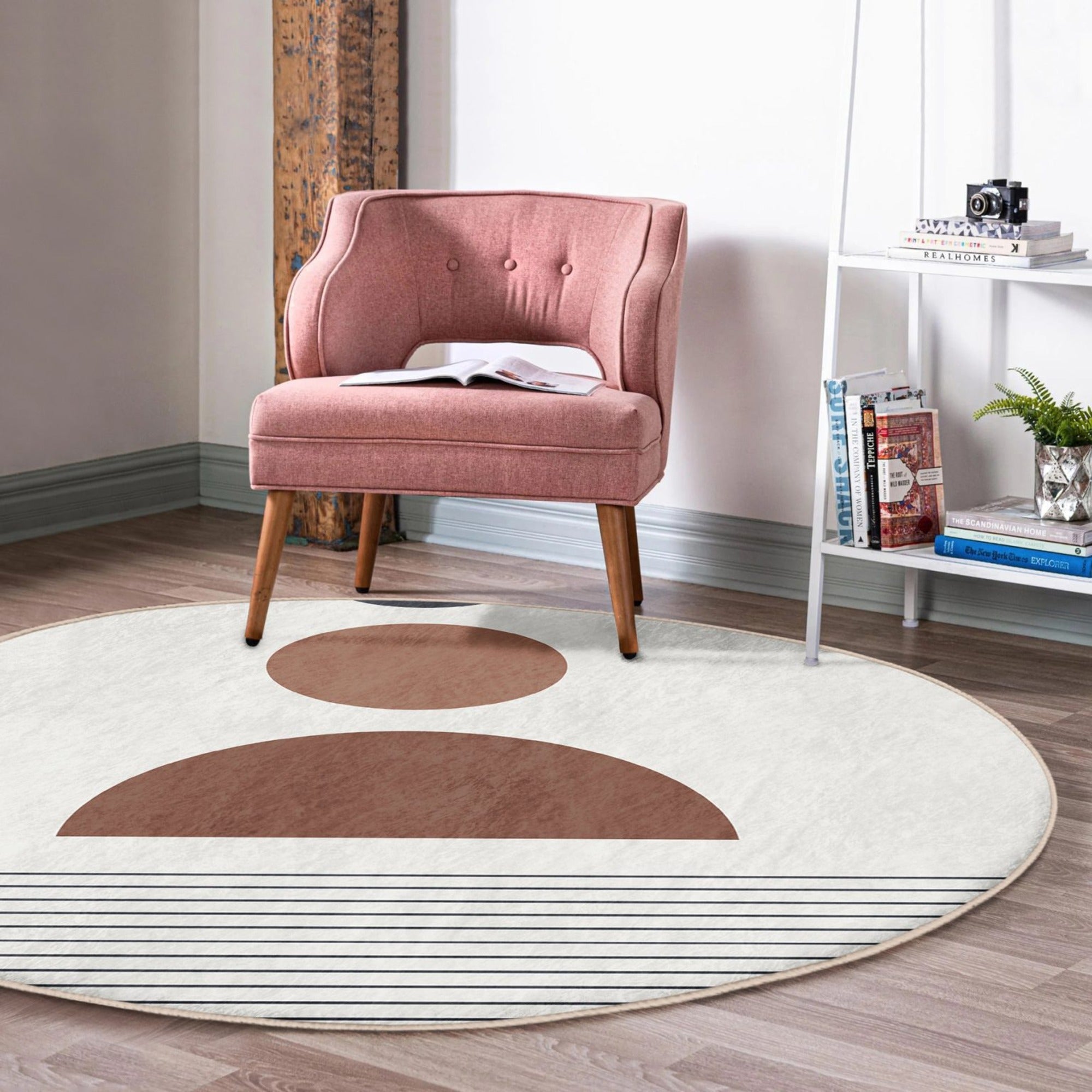 Abstract Decorative Round Rug in vibrant colors, showcasing a non-slip design and soft velvet fabric, perfect for living rooms.