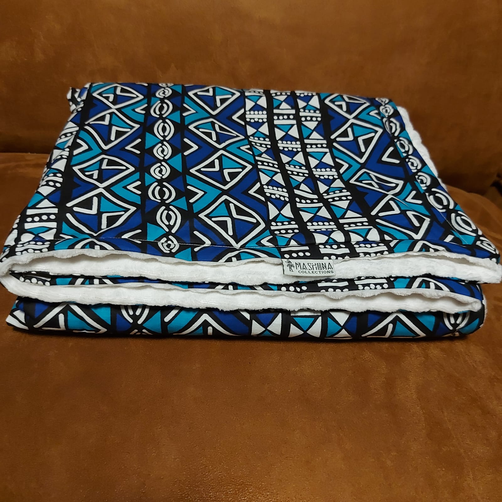 African Print Mudcloth Throw Blanket, 100x150cm, featuring vibrant patterns and soft fleece backing, perfect for home decor and comfort.