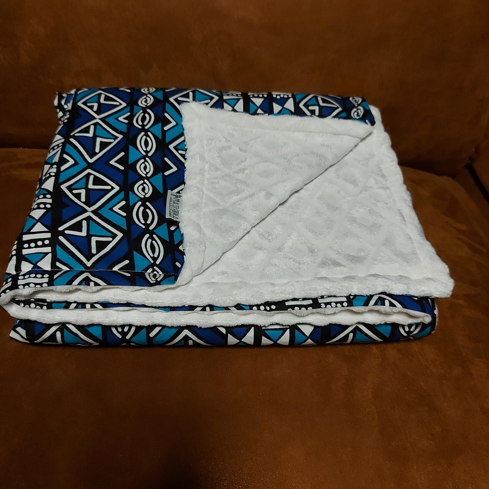 African Print Mudcloth Throw Blanket, 100x150cm, featuring vibrant patterns and soft fleece backing, perfect for home decor and comfort.