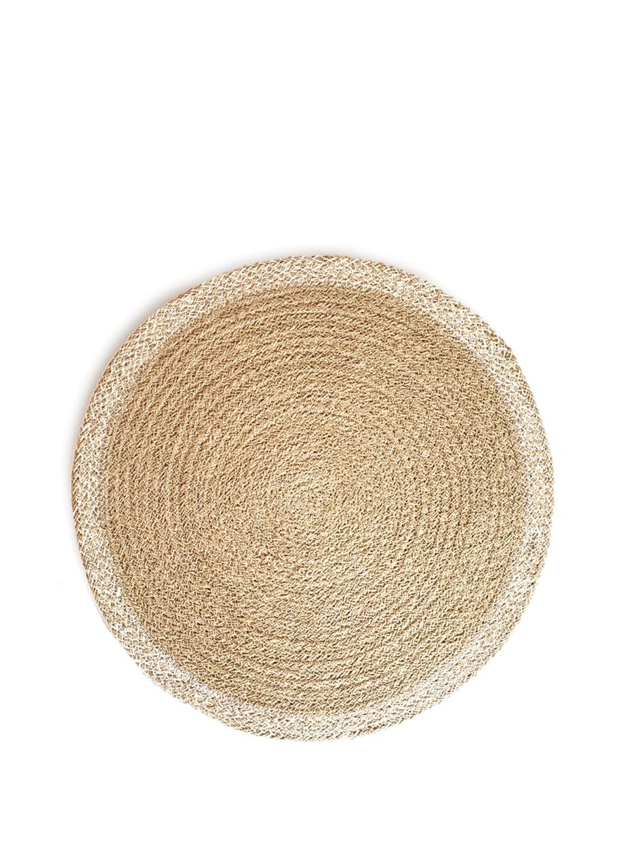 Set of 4 round jute placemats in natural and white colors, showcasing their textured design and handcrafted quality.