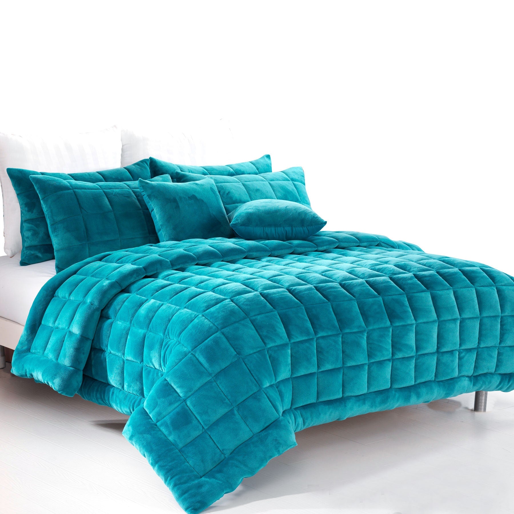 Alastairs Augusta Faux Mink Quilt Set in Emerald Green, featuring quilted square design and soft touch fabric.