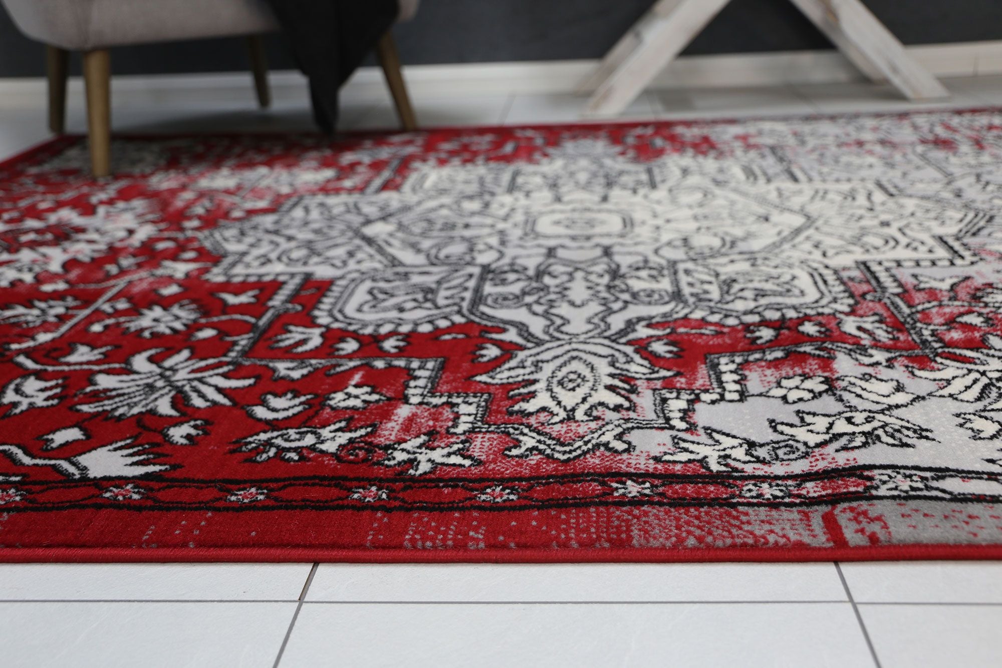 Allure Distressed Vintage Grey Red Rug measuring 200x290 cm, featuring a stylish vintage design with a soft texture.