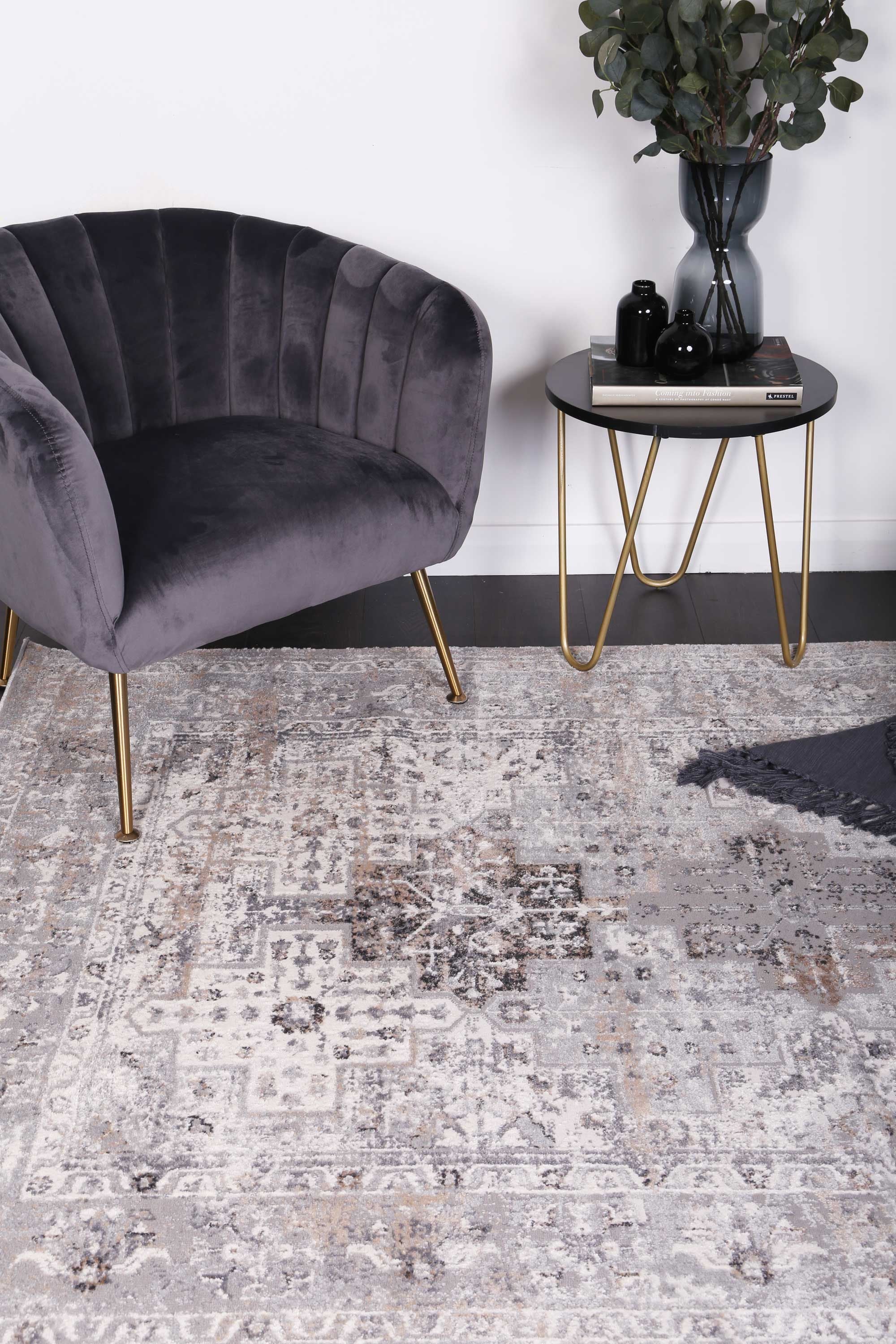 Amelia Grey Oriental Rug measuring 160x230 cm with abstract patterns and a luxurious texture, perfect for enhancing home decor.